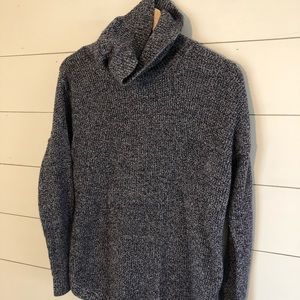 Navy & white speckled turtle-neck sweater - sz m